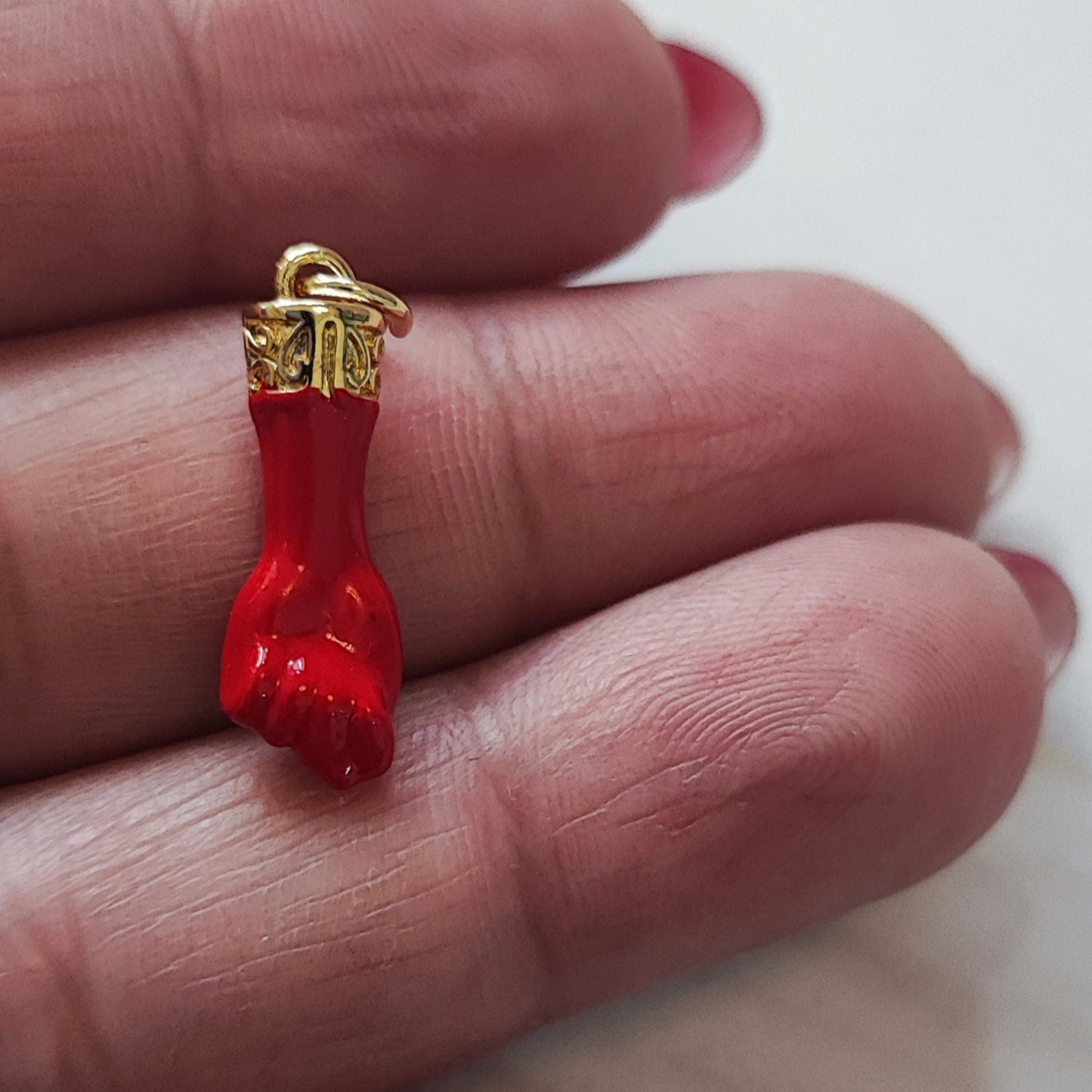 PUÑO ROJO O HIGA