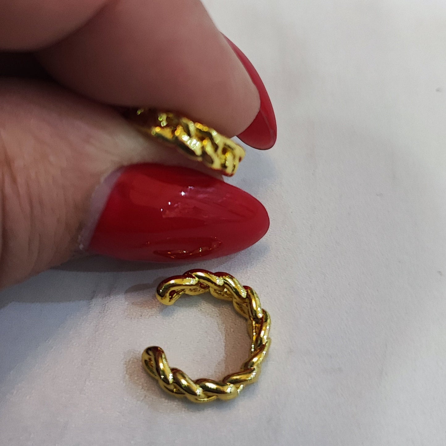 EARCUFF